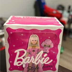 Popmart Barbie styles Icon Figures